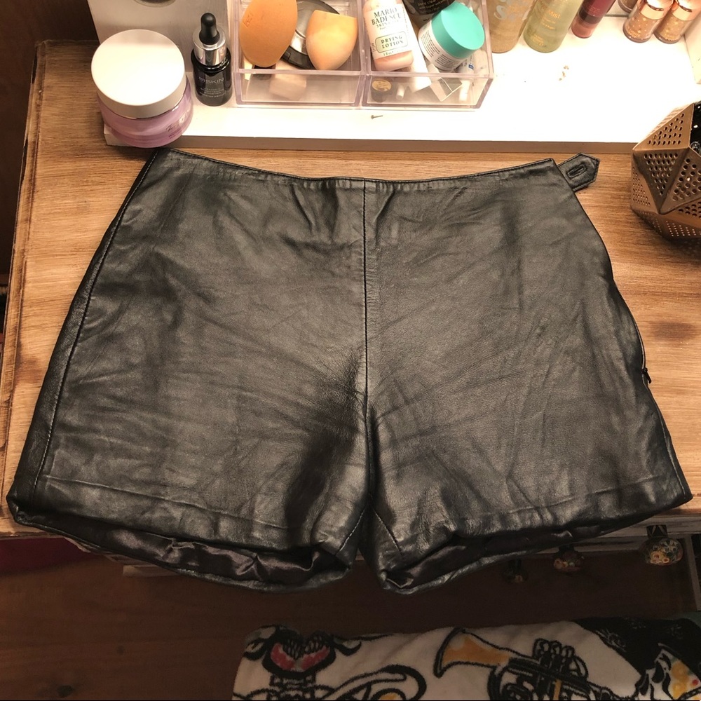 VINTAGE real leather high waisted shorts